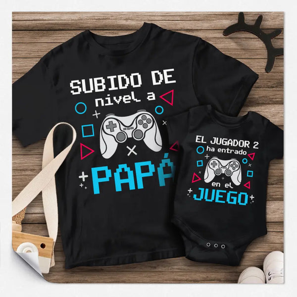 Personalizza magliette per papà | Regalo personalizzato per papà | Papà è salito di livello