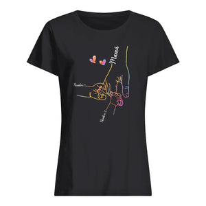 Personnalisez des T-shirts pour maman | Cadeau personnalisé pour la mère | Maman et enfant se tenant la main dégradé de couleurs